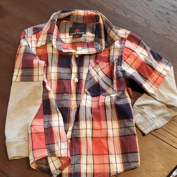 4 boy button up dress shirts - Picture 5 of 5